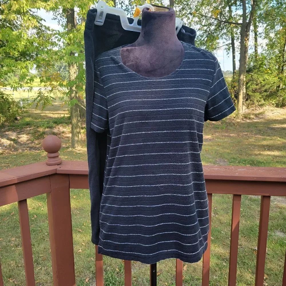 Sport Savvy Women Black White Striped 2 piece Capri Outfit sz Med